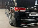Kia Carnival 2017 года за 11 800 000 тг. в Шымкент – фото 2