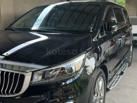 Kia Carnival 2017 года за 11 800 000 тг. в Шымкент – фото 4