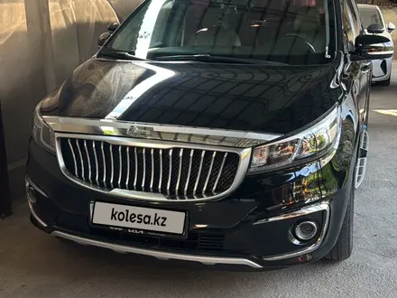 Kia Carnival 2017 года за 11 800 000 тг. в Шымкент