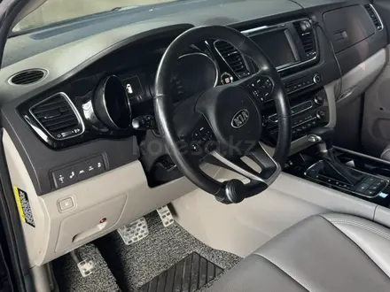 Kia Carnival 2017 года за 11 800 000 тг. в Шымкент – фото 8
