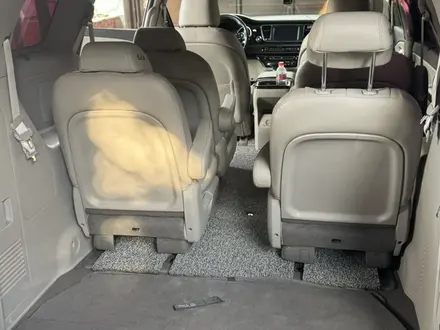 Kia Carnival 2017 года за 11 800 000 тг. в Шымкент – фото 11