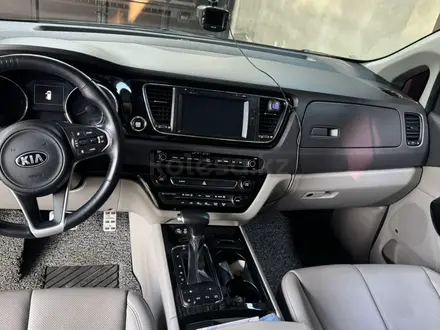Kia Carnival 2017 года за 11 800 000 тг. в Шымкент – фото 10