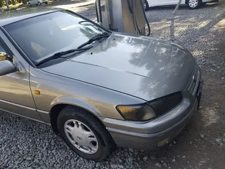 Toyota Camry 1997 года за 3 125 712 тг. в Алматы – фото 2