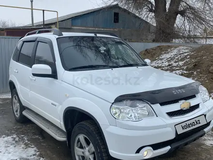 Chevrolet Niva 2014 года за 3 800 000 тг. в Атырау – фото 3