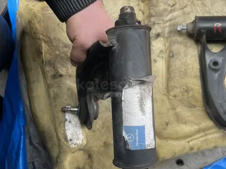 Верхний ричаг на Mercedes Benz W210 за 10 000 тг. в Алматы