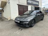 Hyundai Elantra 2023 года за 9 500 000 тг. в Риддер – фото 2