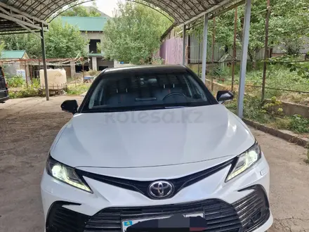 Toyota Camry 2021 года за 16 500 000 тг. в Алматы