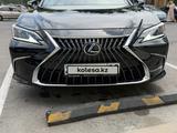 Lexus ES 350 2023 года за 31 000 000 тг. в Алматы
