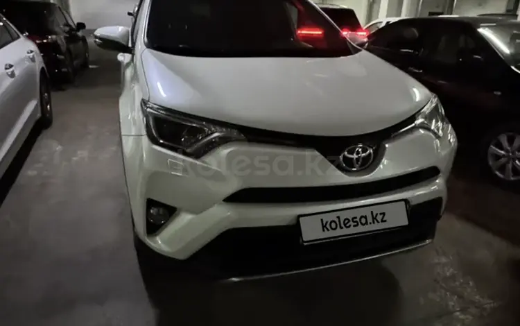 Toyota RAV4 2017 годаfor13 000 000 тг. в Астана