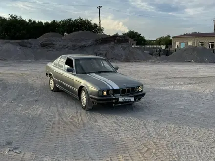 BMW 520 1990 года за 850 000 тг. в Караганда – фото 2