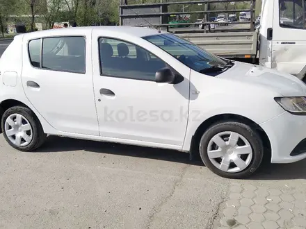 Renault Sandero 2015 года за 2 500 000 тг. в Алматы – фото 2