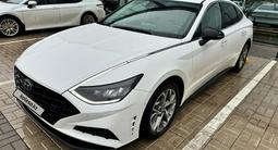 Hyundai Sonata 2021 годаfor10 900 000 тг. в Караганда – фото 2