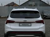 Hyundai Santa Fe 2021 года за 19 100 000 тг. в Уральск – фото 3