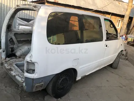 По кузову Серена правый руль и левый руль за 270 000 тг. в Алматы – фото 2