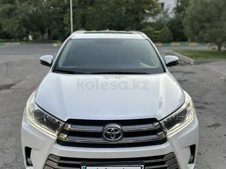 Toyota Highlander 2018 года за 23 500 000 тг. в Шымкент – фото 2