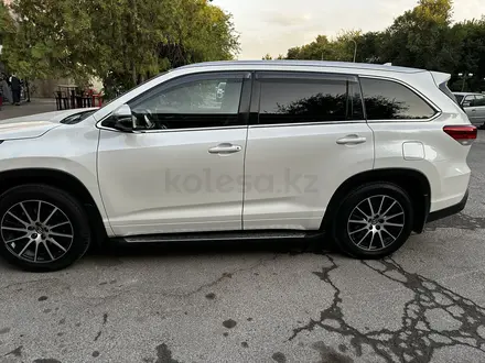 Toyota Highlander 2018 года за 23 500 000 тг. в Шымкент – фото 4