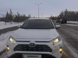 Toyota RAV4 2021 годаfor16 500 000 тг. в Астана – фото 2