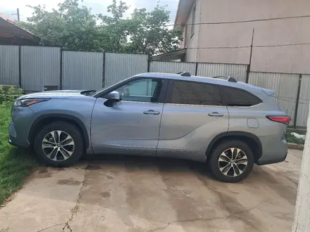 Toyota Highlander 2023 года за 24 000 000 тг. в Алматы – фото 4