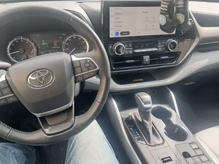 Toyota Highlander 2023 года за 24 000 000 тг. в Алматы – фото 9