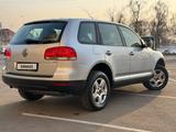 Volkswagen Touareg 2005 года за 6 700 000 тг. в Алматы – фото 5