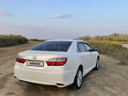 Toyota Camry 2014 года за 11 500 000 тг. в Атырау – фото 4