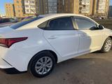 Hyundai Accent 2021 года за 7 690 000 тг. в Астана – фото 3