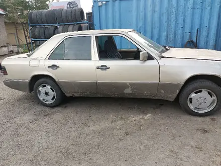 Mercedes-Benz E 230 1990 года за 900 000 тг. в Астана – фото 5