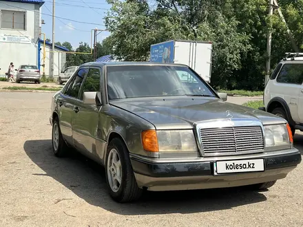 Mercedes-Benz E 230 1991 года за 1 800 000 тг. в Уральск – фото 2