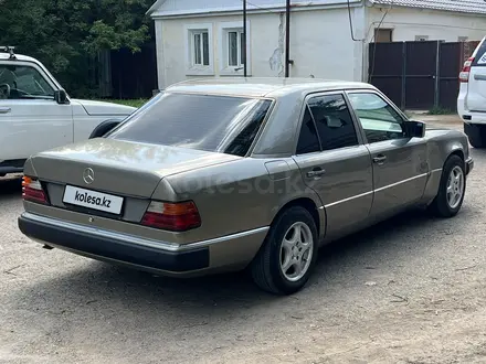 Mercedes-Benz E 230 1991 года за 1 800 000 тг. в Уральск – фото 6