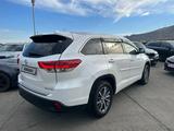 Toyota Highlander 2017 года за 9 000 000 тг. в Уральск – фото 2