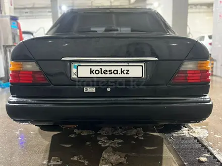 Mercedes-Benz E 220 1994 года за 2 000 000 тг. в Астана – фото 4