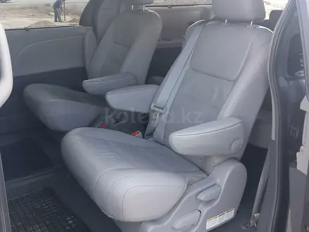 Toyota Sienna 2015 года за 11 300 000 тг. в Актау – фото 5