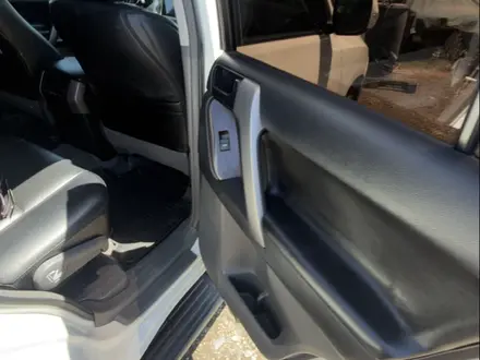 Toyota Land Cruiser Prado 2012 года за 14 400 000 тг. в Алматы – фото 15
