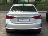 Hyundai Accent 2021 года за 6 700 000 тг. в Алматы – фото 2