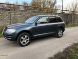 Volkswagen Touareg 2003 года за 7 300 000 тг. в Алматы – фото 4