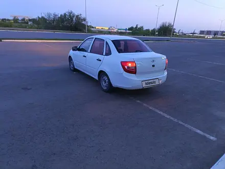 ВАЗ (Lada) Granta 2190 2013 года за 1 500 000 тг. в Уральск – фото 4