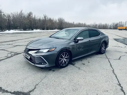 Toyota Camry 2022 года за 13 000 000 тг. в Алматы – фото 2