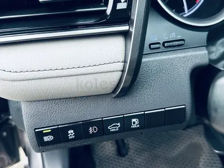 Toyota Camry 2022 года за 13 000 000 тг. в Алматы – фото 12