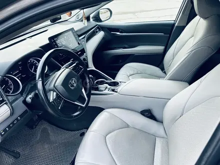 Toyota Camry 2022 года за 13 000 000 тг. в Алматы – фото 15