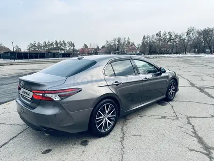 Toyota Camry 2022 года за 13 000 000 тг. в Алматы – фото 4