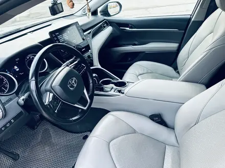 Toyota Camry 2022 года за 13 000 000 тг. в Алматы – фото 6
