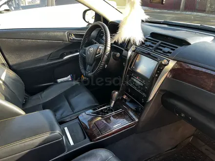 Toyota Camry 2016 года за 11 700 000 тг. в Актобе – фото 11