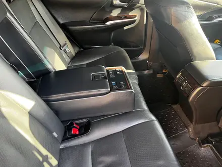 Toyota Camry 2016 года за 11 700 000 тг. в Актобе – фото 13