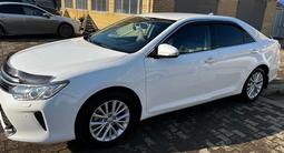 Toyota Camry 2016 годаүшін11 700 000 тг. в Актобе – фото 3