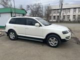 Volkswagen Touareg 2005 года за 4 990 000 тг. в Уральск – фото 2