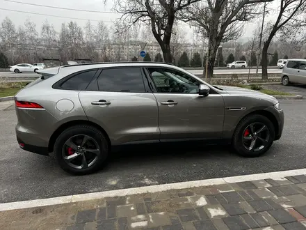 Jaguar F-Pace 2018 года за 22 500 000 тг. в Алматы – фото 2