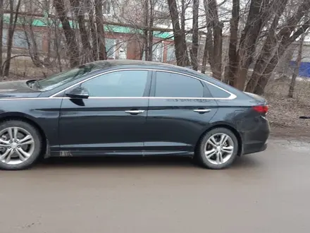 Hyundai Sonata 2019 года за 10 000 000 тг. в Уральск – фото 2