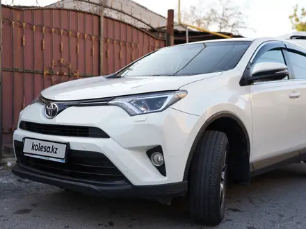 Toyota RAV4 2016 года за 12 220 000 тг. в Алматы – фото 11