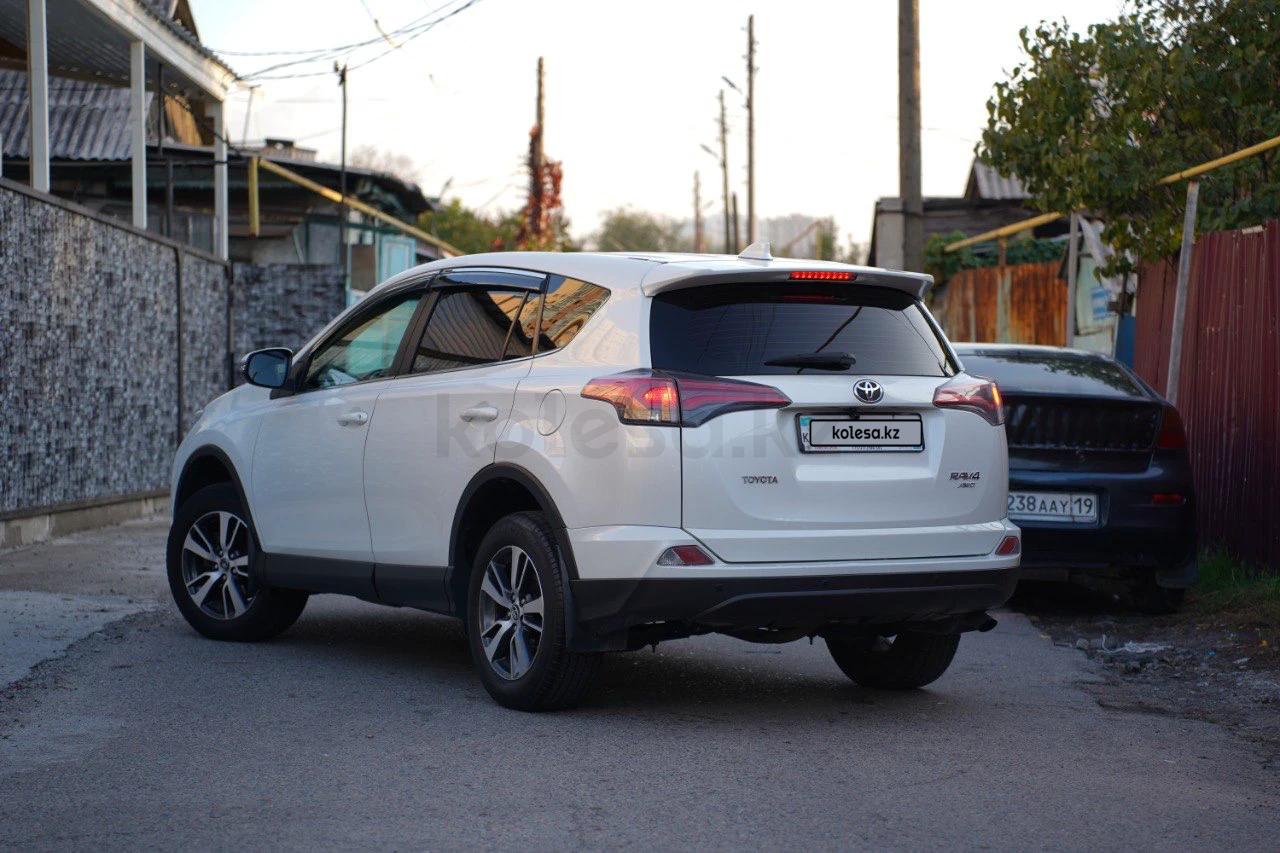 Toyota RAV4 2016 г.