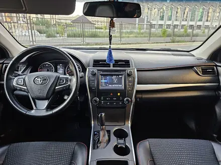 Toyota Camry 2015 года за 6 800 000 тг. в Атырау – фото 11